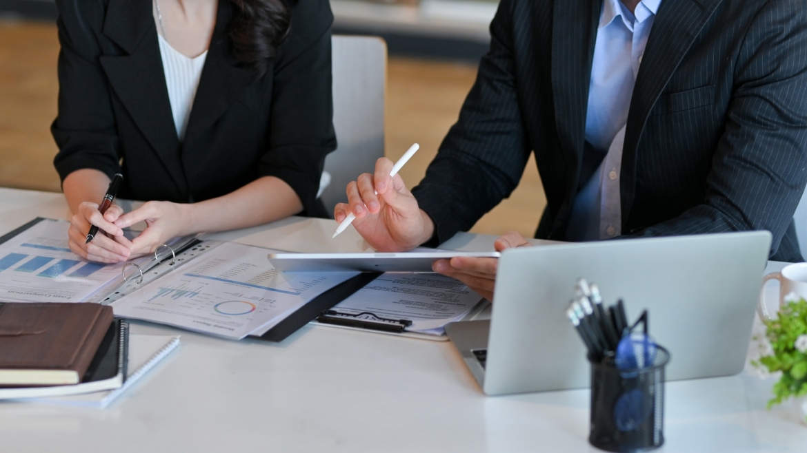 Choosing the Right Agency for Your Brand (5 Considerations)